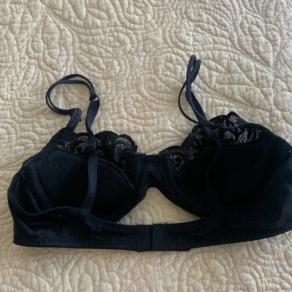 Vintage Victoria’s Secret black embroidered Demi bra size 34B - Picture 3 of 3